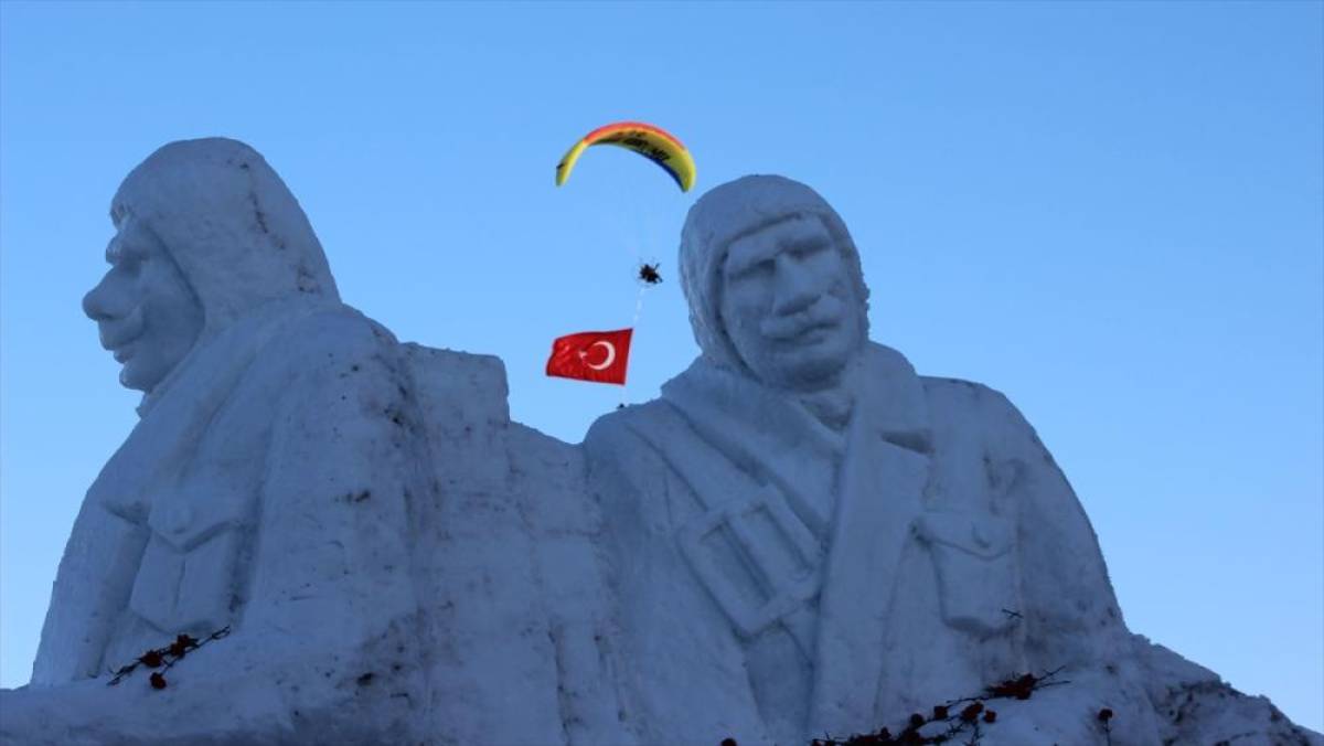 Sarıkamış'ta şehitler için yapılan 