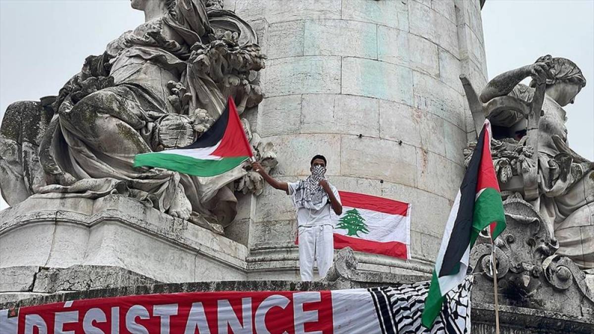 Fransa'da Gazze'deki soykırımın sona ermesi çağrısıyla eylem düzenlendi