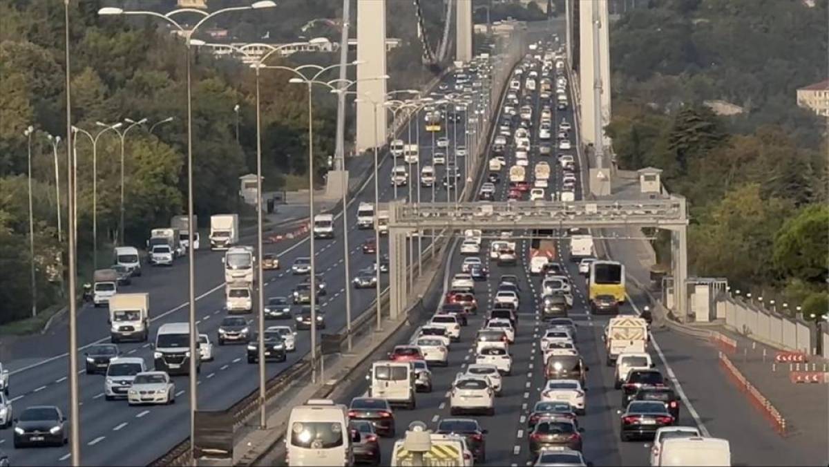 İstanbul'da sabah saatlerinde trafik yoğunluğu arttı