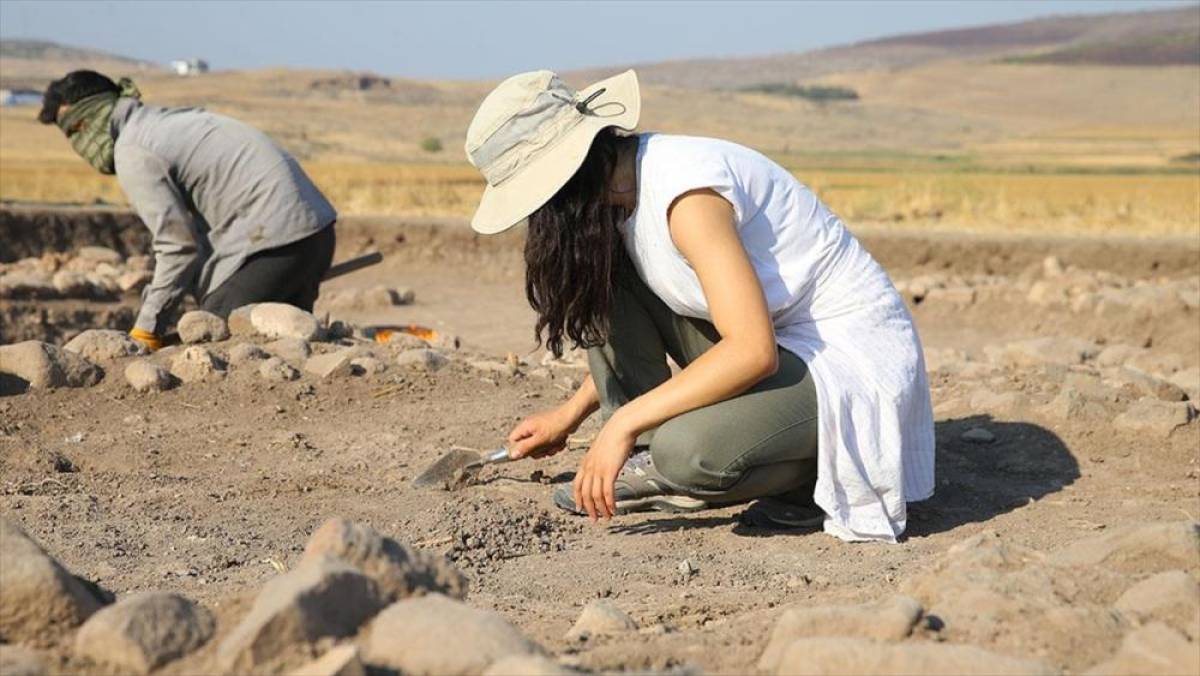 Domuztepe'de 7 bin 450 yıllık 3 silo ve damga mühürler bulundu