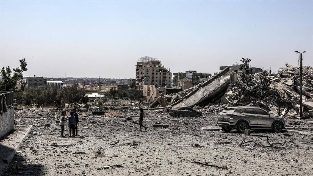 İsrail'in Gazze'nin farklı noktalarına düzenlediği saldırılarda 15 kişi öldü