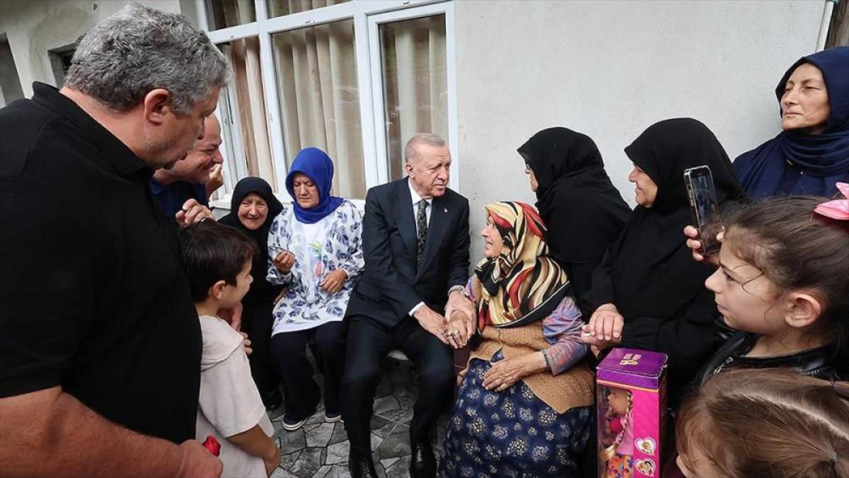 Cumhurbaşkanı Erdoğan, Güneysu'da komşularını ziyaret etti