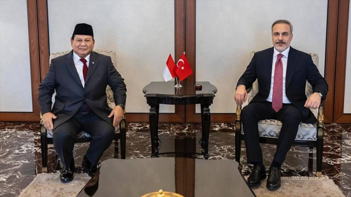 Bakan Fidan, Endonezya Cumhurbaşkanı Subianto ile bir araya geldi