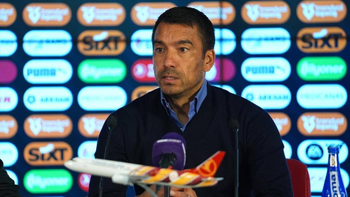 Beşiktaş Teknik Direktörü Bronckhorst: Duran top savunmasında daha güçlü olmalıydık