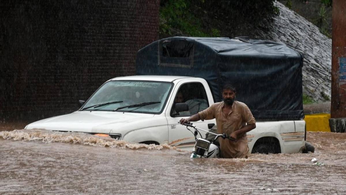 Pakistan'da şiddetli yağışlar sebebiyle 25 kişi öldü