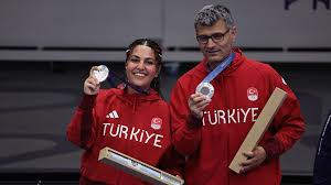 Adlarını tarihe yazdırdılar! Türkiye'ye atıcılık branşında ilk madalya